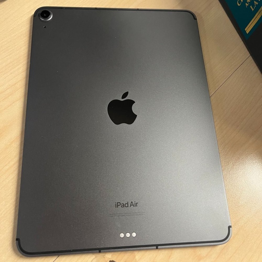 iPad Air 5th Gen, WiFi + Cellular, 64 gb with Pencil & Case